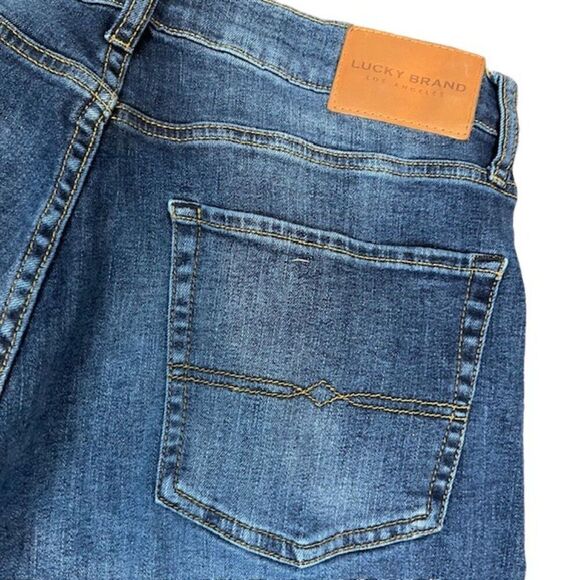 Lucky Brand Men's 221 Straight Jeans Darker wash faded thigh Size 34X32 - Picture 4 of 8